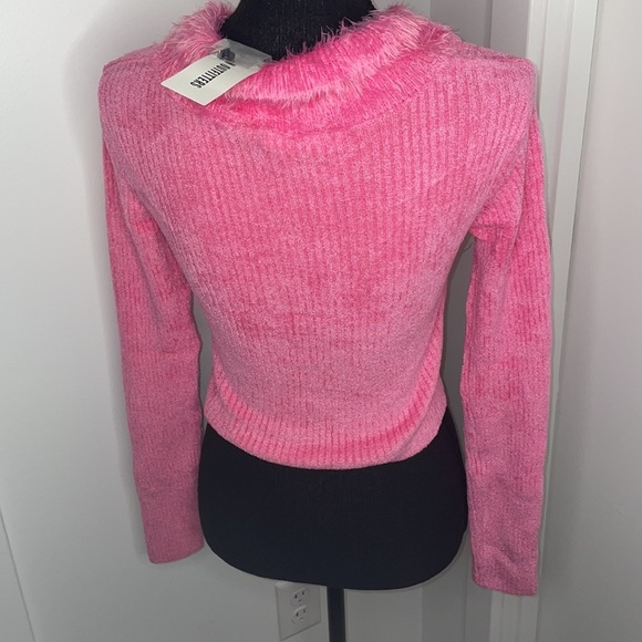 Urban Outfitters Rose Crop Sweater with Faux Fur Collar Size L - Picture 8 of 8